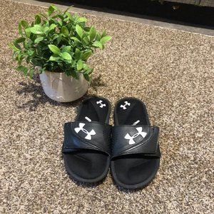 Under Armour boys size 4Y sandals